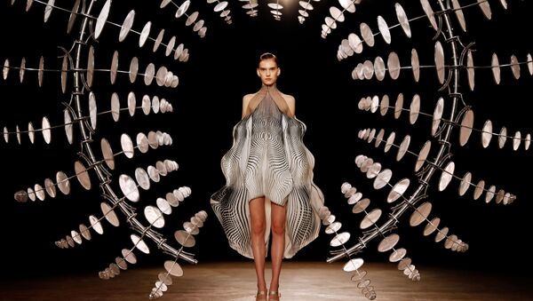 Показ коллекции Iris van Herpen осень-зима 2019/2020 Haute Couture - Sputnik Азербайджан