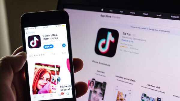 Иконка на экране смартфона социальной сети TikTok - Sputnik Азербайджан