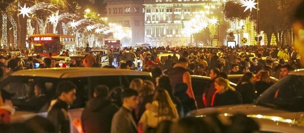 Центр Баку во время празднования Нового года Центр Баку во время празднования Нового года - Sputnik Азербайджан