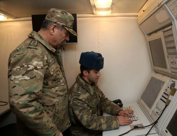 Закир Гасанов проверил боеготовность подразделений ПВО Азербайджана Закир Гасанов проверил боеготовность подразделений ПВО Азербайджана - Sputnik Азербайджан