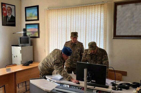Закир Гасанов проверил боеготовность подразделений ПВО Азербайджана Закир Гасанов проверил боеготовность подразделений ПВО Азербайджана - Sputnik Азербайджан