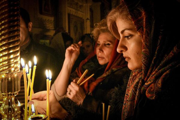 Рождественское богослужение в бакинском Кафедральном соборе святых Жен Мироносиц. 7 января 2020 года - Sputnik Азербайджан