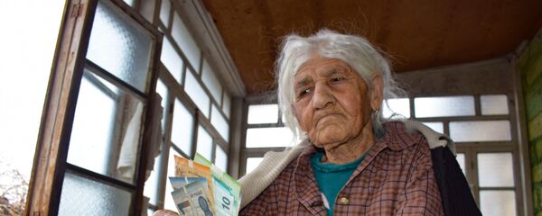 Пожилая женщина, фото из архива Пожилая женщина, фото из архива - Sputnik Азербайджан