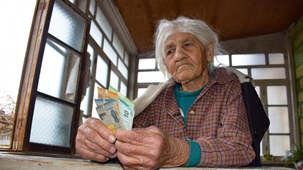 Пожилая женщина, фото из архива - Sputnik Azərbaycan