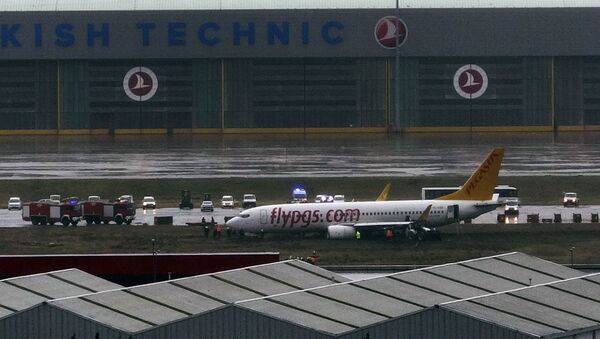 Türkiyənin Pegasus aviaşirkətinə məxsus Boeing 737-800 sərnişin təyyarəsi - Sputnik Azərbaycan