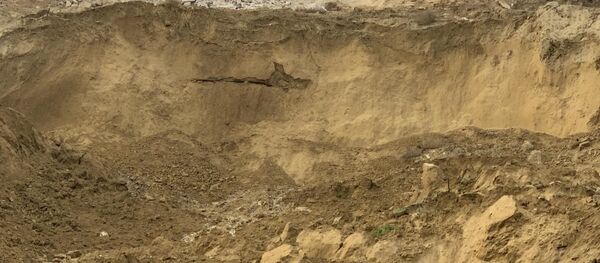 Оползень на Бадамдарском шоссе в Сабаильском районе Баку Оползень на Бадамдарском шоссе в Сабаильском районе Баку - Sputnik Азербайджан