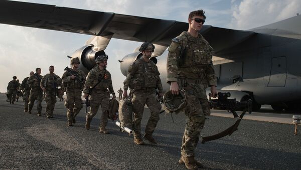  Армейские десантники США из 82-й воздушно-десантной дивизии на авиабазе Али Аль Салем в Кувейте - Sputnik Azərbaycan