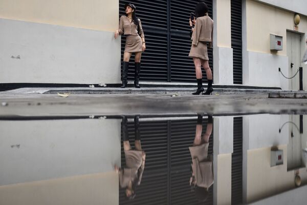 Девушки во время фотосессии в Ханое, Вьетнам - Sputnik Азербайджан