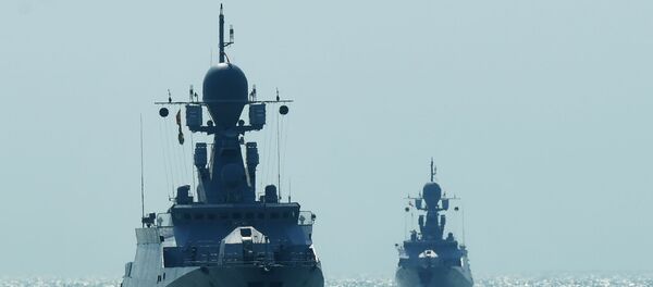 Малые ракетные корабли проекта 21623 Великий Устюг (слева) и Углич на учениях корабельных ударных групп Каспийской флотилии ВМФ РФ, фото из архива Малые ракетные корабли проекта 21623 Великий Устюг (слева) и Углич на учениях корабельных ударных групп Каспийской флотилии ВМФ РФ, фото из архива - Sputnik Азербайджан
