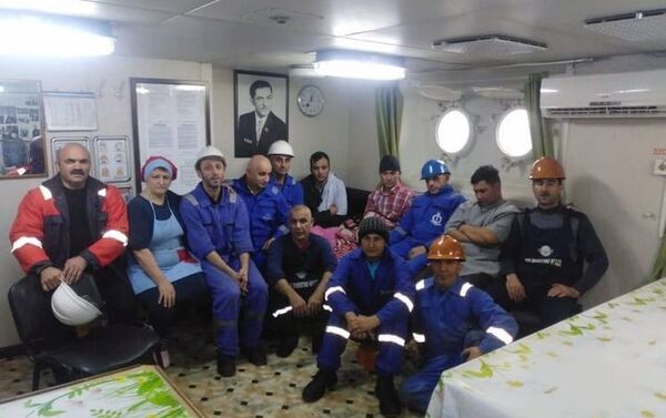 Азербайджанские моряки спасли трех мигрантов с тонущей лодки в Ионическом море - Sputnik Азербайджан