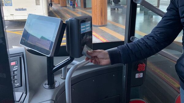 Платежный терминал в автобусе, фото из архива - Sputnik Азербайджан