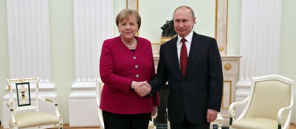 Встреча президента России Владимира Путина с канцлером Германии Ангелой Меркель Встреча президента России Владимира Путина с канцлером Германии Ангелой Меркель - Sputnik Азербайджан