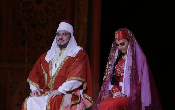 Показ оперы Узеира Гаджибейли Лейли и Меджнун в Азербайджанском государственном академическом театре оперы и балета Показ оперы Узеира Гаджибейли Лейли и Меджнун в Азербайджанском государственном академическом театре оперы и балета - Sputnik Азербайджан