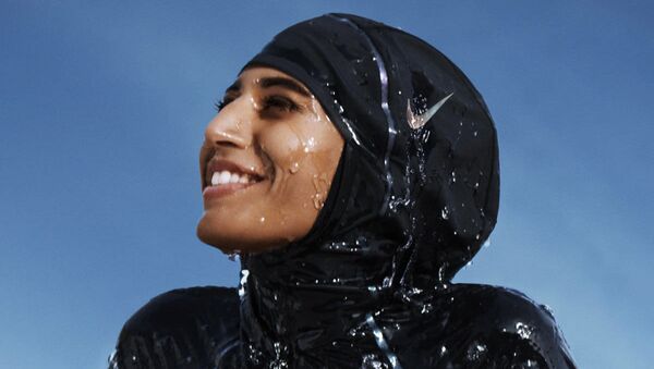 Компания Nike выпустила обновленную версию спортивного хиджаба Pro Hijab, ориентированную на спортсменов из стран Ислама - Sputnik Азербайджан