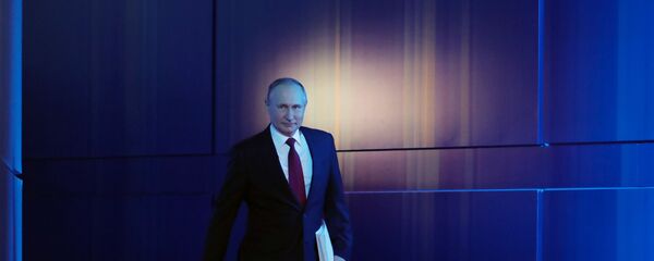 Президент РФ Владимир Путин перед началом ежегодного послания президента РФ Федеральному Собранию. 15 января 2020 Президент РФ Владимир Путин перед началом ежегодного послания президента РФ Федеральному Собранию. 15 января 2020 - Sputnik Азербайджан
