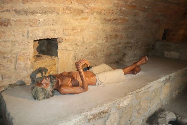 Bakıdakı sirli məbəd: başqa millətdən olanlar öldükləri zaman cəsədləri burada yandırılıb Bakıdakı sirli məbəd: başqa millətdən olanlar öldükləri zaman cəsədləri burada yandırılıb - Sputnik Azərbaycan