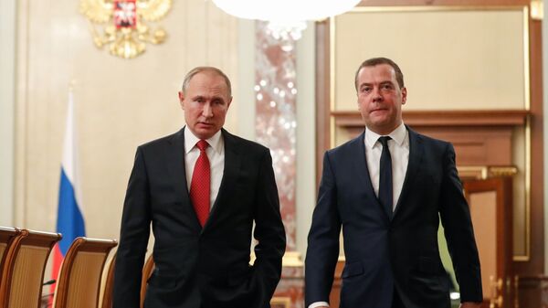 Президент РФ Владимир Путин и председатель правительства РФ Дмитрий Медведев, фото из архива - Sputnik Азербайджан
