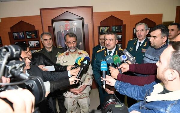Встреча делегаций Государственной пограничной службы АР и Пограничных войск Ирана - Sputnik Азербайджан