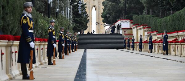 İlham Əliyev şəhidlərin əziz xatirəsini yad edib İlham Əliyev şəhidlərin əziz xatirəsini yad edib - Sputnik Азербайджан