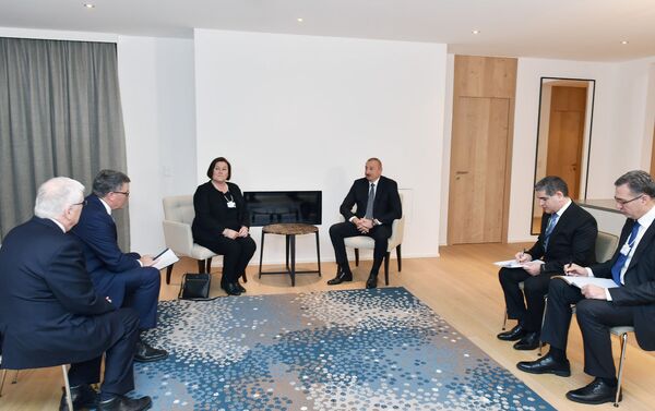 Президент Ильхам Алиев встретился в Давосе с исполнительным вице-президентом и генеральным финансовым директором компании CISCO - Sputnik Азербайджан