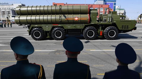 Транспортно-пусковая установка зенитного ракетного комплекса С-400 Триумф на военном параде на Красной площади, фото из архива - Sputnik Азербайджан