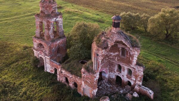 Заброшенная церковь в Орловской области - Sputnik Azərbaycan