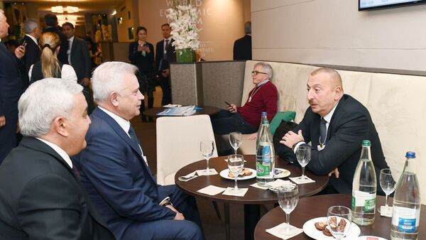 Президент Ильхам Алиев встретился в Давосе с президентом Лукойла Вагитом Алекперовым - Sputnik Азербайджан