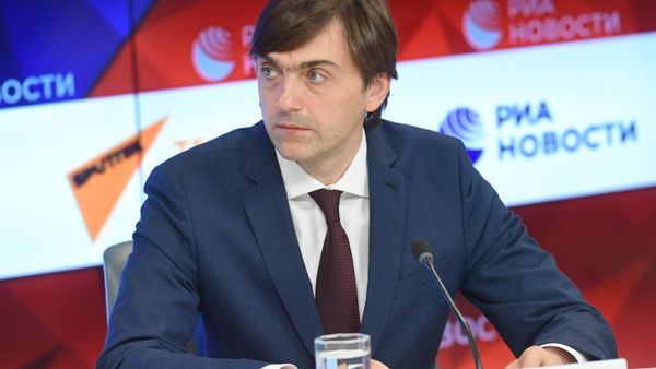 Руководитель Федеральной службы по надзору в сфере образования и науки Сергей Кравцов в пресс-центре МИА Россия сегодня - Sputnik Азербайджан
