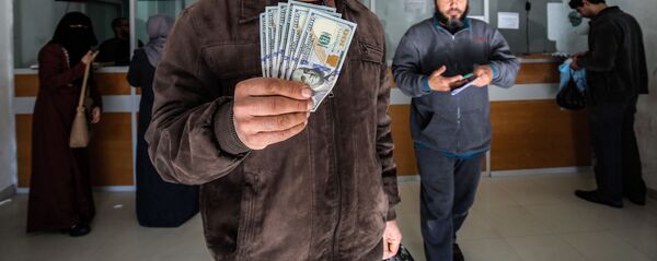 Bank əməliyyatı, arxiv şəkli - Sputnik Азербайджан