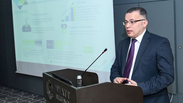 Исполнительный директор Центра анализа экономических реформ и коммуникаций Вусал Гасымлы - Sputnik Azərbaycan