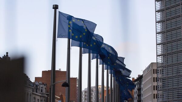 Флаги Европейского Союза развеваются на ветру,  фото из архива - Sputnik Azərbaycan