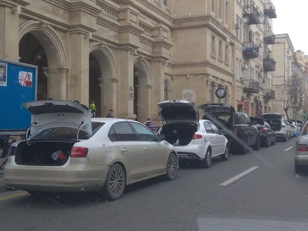 Baqajını açan sürücüləri yol polisi tapacaq - FOTO Baqajını açan sürücüləri yol polisi tapacaq - FOTO - Sputnik Azərbaycan