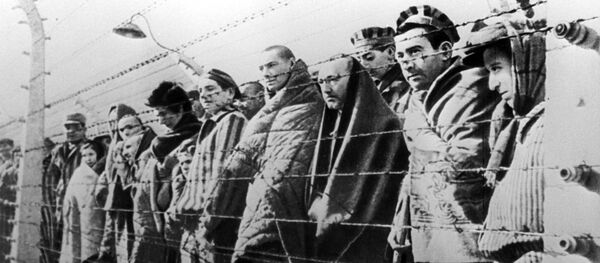 Узники концентрационного лагеря Освенцим, фото из архива - Sputnik Азербайджан