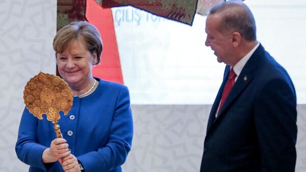 Türkiyə Prezidenti Rəcəb Tayyib Ərdoğan və Almaniya kansleri Angela Merkel - Sputnik Azərbaycan
