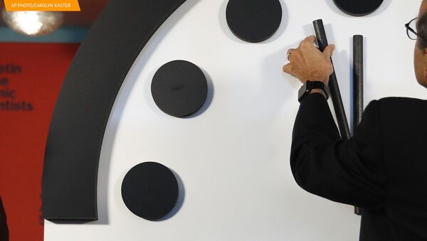 Часы Судного дня: мир стал на 100 секунд ближе к глобальной катастрофе - Sputnik Азербайджан