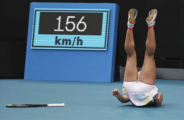 Румынская теннисистка Симона Халеп в матче против американки Дженнифер Брейди на чемпионате Australian Open - Sputnik Азербайджан
