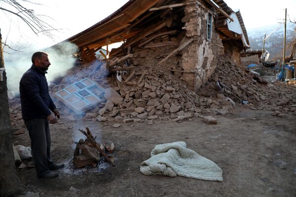 Последствия землетрясения в Элязыг - Sputnik Азербайджан