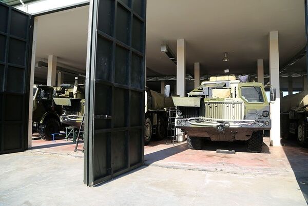 Orduda tankları yoxlayırlar Orduda tankları yoxlayırlar - Sputnik Azərbaycan