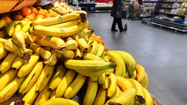 Бананы в супермаркете, фото из архива - Sputnik Azərbaycan