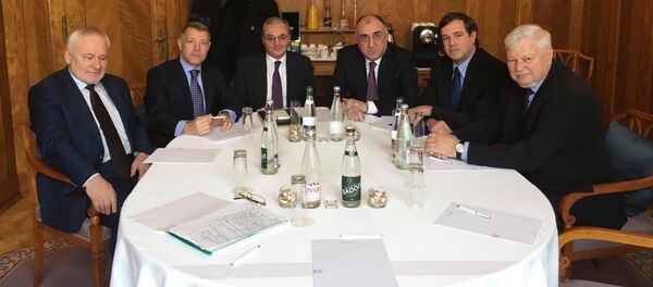 Встреча глав МИД Армении и Азербайджана Зограба Мнацаканяна и Эльмара Мамедъярова с посредниками Минской группы ОБСЕ в Женеве Встреча глав МИД Армении и Азербайджана Зограба Мнацаканяна и Эльмара Мамедъярова с посредниками Минской группы ОБСЕ в Женеве - Sputnik Азербайджан