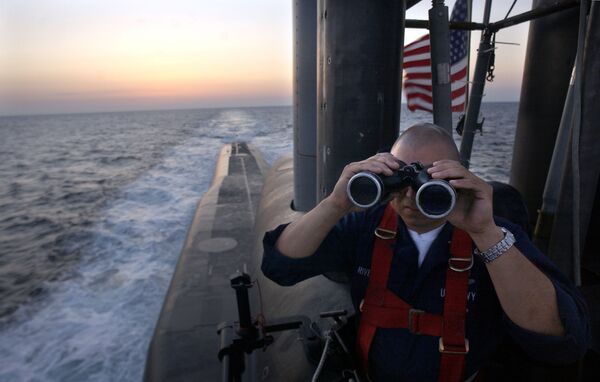 Офицер на борту подводной лодки USS Florida  - Sputnik Азербайджан