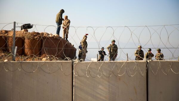 Турецкий военные на границе с Сирией в провинции Идлиб  - Sputnik Azərbaycan