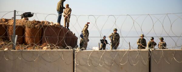 Турецкий военные на границе с Сирией в провинции Идлиб  - Sputnik Азербайджан