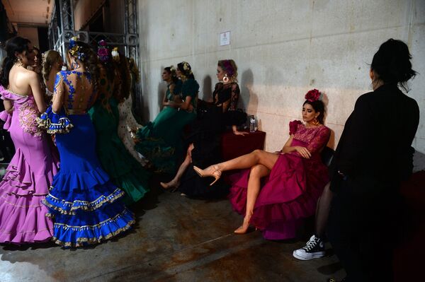 Моели на International Flamenco Fashion Show (SIMOF) в Севилье - Sputnik Azərbaycan