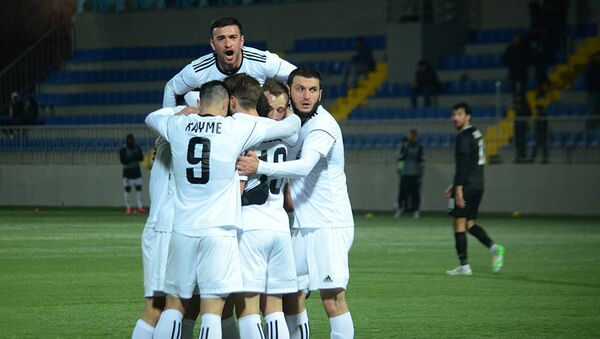 Футболисты Карабаха празднуют забитый гол - Sputnik Азербайджан