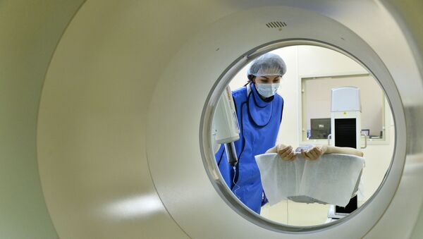 Обследование пациента с использованием позитронно-эмиссионного томографа (ПЭТ), фото из архива - Sputnik Азербайджан
