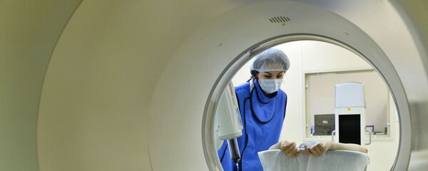 Обследование пациента с использованием позитронно-эмиссионного томографа (ПЭТ), фото из архива Обследование пациента с использованием позитронно-эмиссионного томографа (ПЭТ), фото из архива - Sputnik Азербайджан