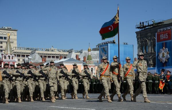 Военнослужащие Национальной армии Азербайджана во время генеральной репетиции военного парада, фото из архива - Sputnik Азербайджан