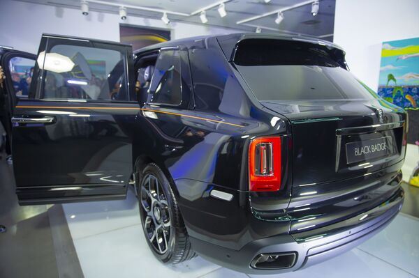 В Баку представили новый Rolls–Royce Cullinan Black Badge - Sputnik Азербайджан