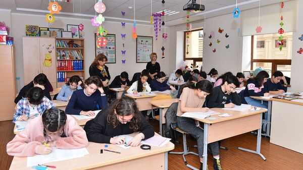 Экзамен в школе, фото из архива - Sputnik Азербайджан
